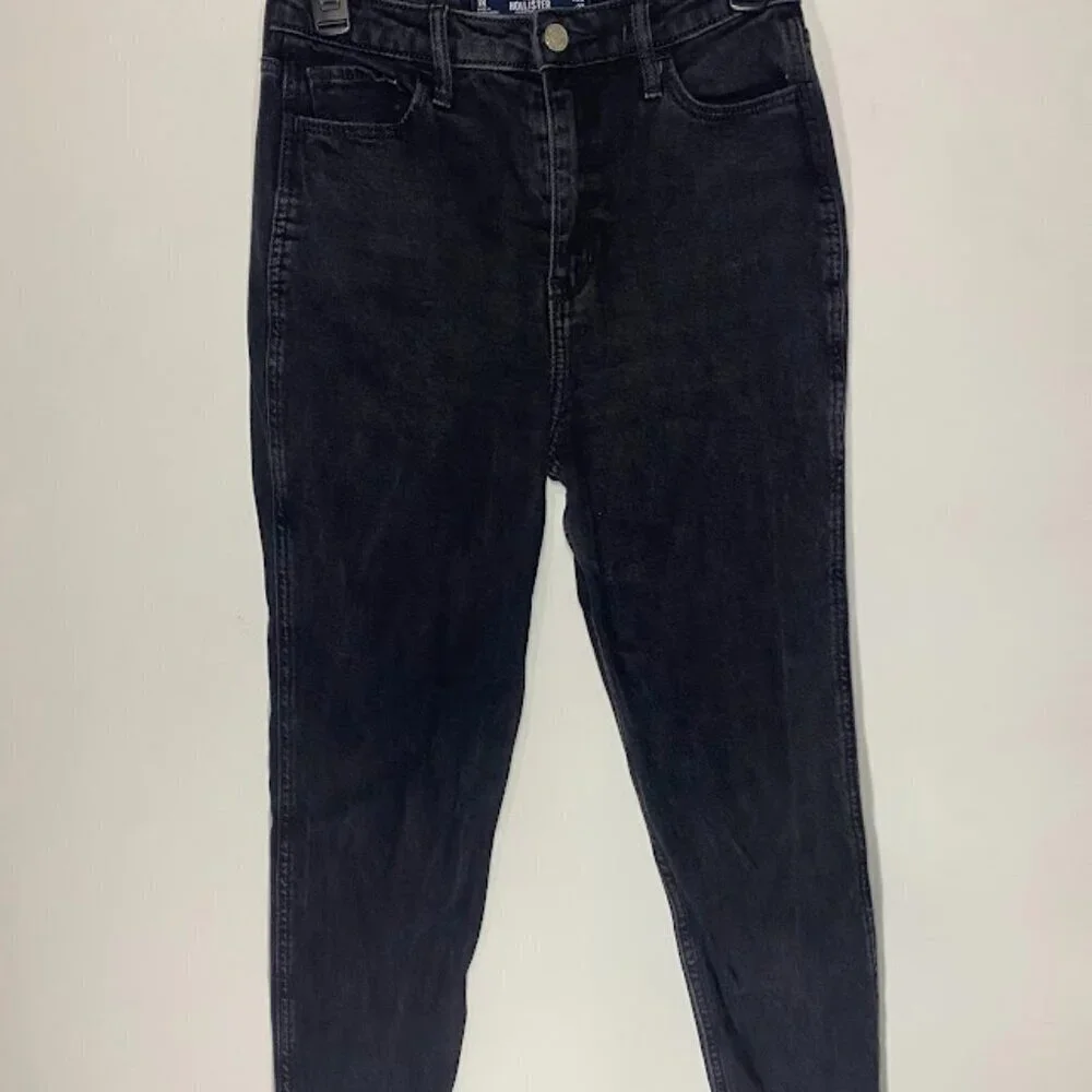 Hollister Ultra High-Rise Mom Jean Black